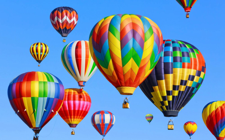 kolorowe balony na ogrzewane powietrze